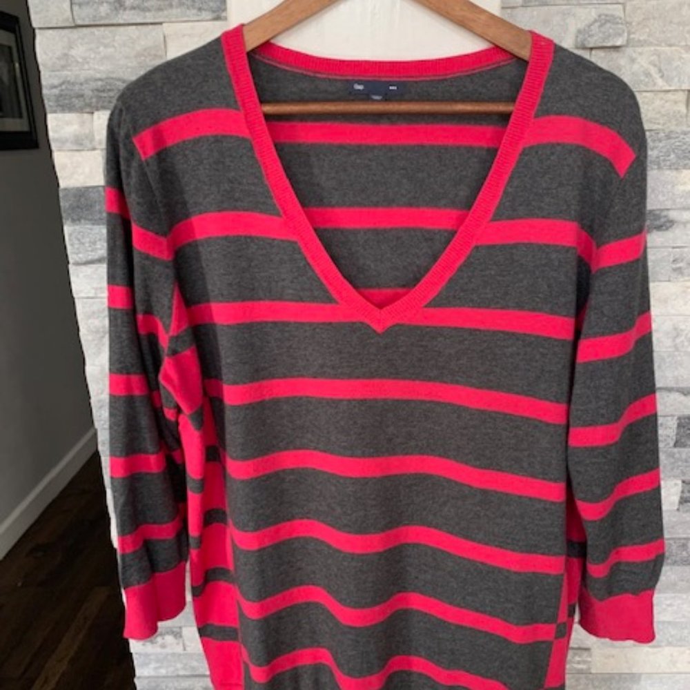 Gap XL gray and bright pink striped cotton, nylon and acrylic v neck sweater.